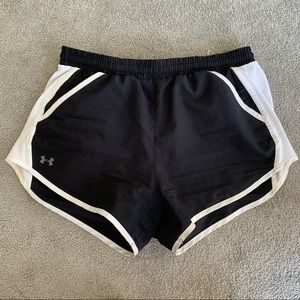 UNDER ARMOUR SHORTS BLACK AND WHITE WITH POCKETS